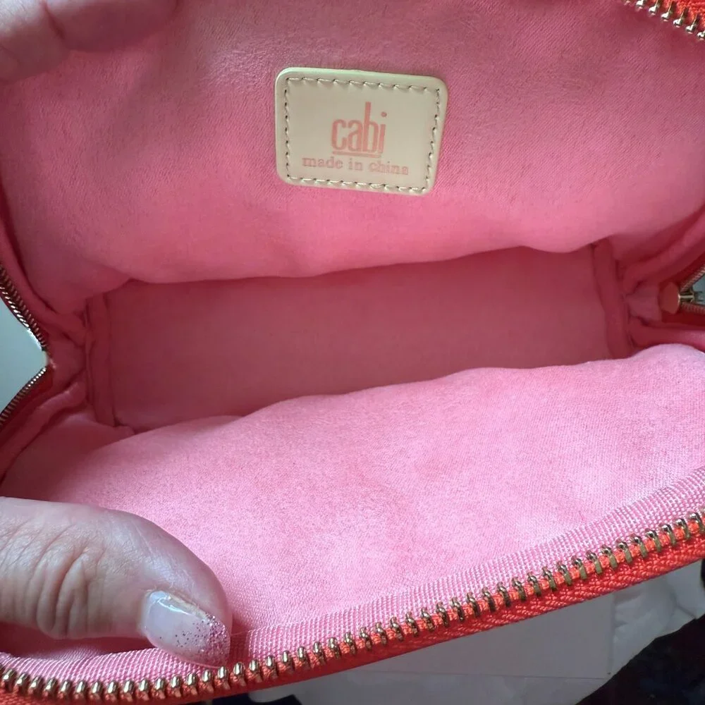 2 cabi makeup/travel bags - Picture 2 of 5